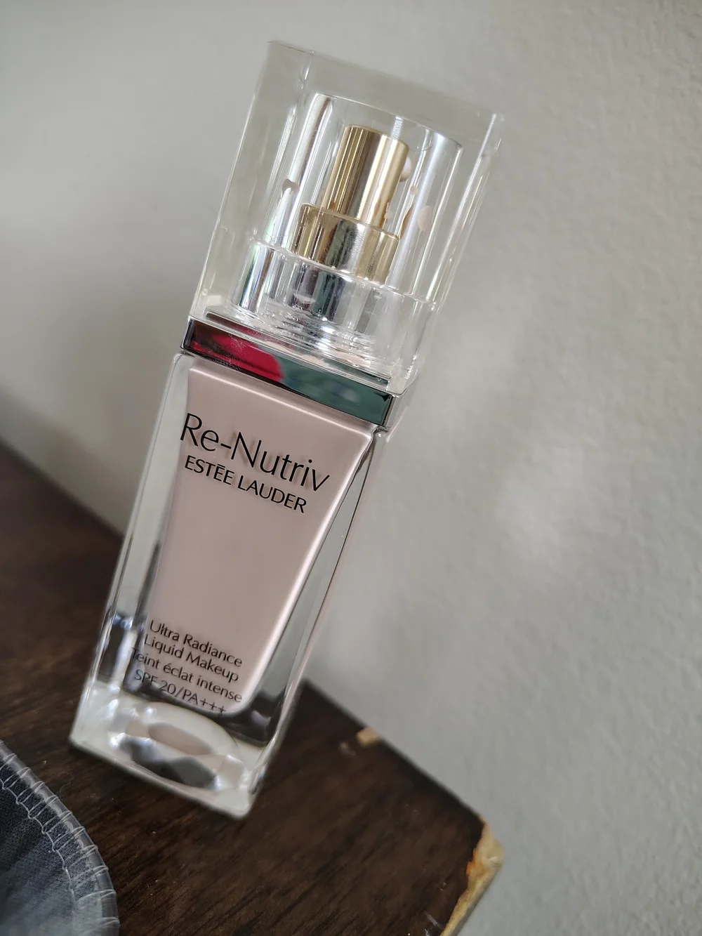 Estee Lauder Re-Nutriv Ultra Radiance Liquid Makeup -1c0 cool